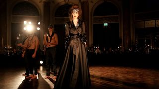 Modni spektakl Hippy Gardena