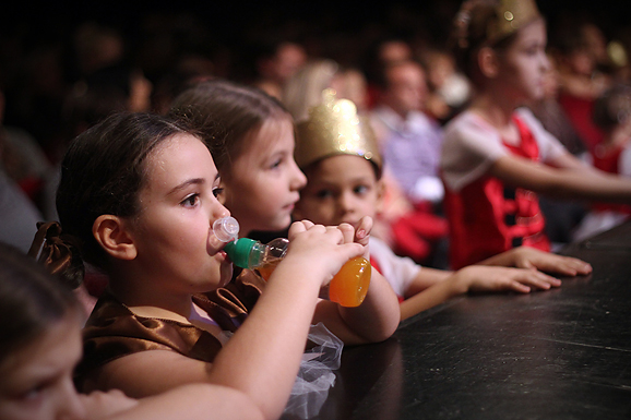 “Plesna čestitka” (foto:Saša Čuka)
