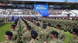 Svečano postrojavanje na stadionu u Kranjčevićevoj u povodu Dana Oružanih snaga Republike Hrvatske. Foto. PIXSELL Svečano postrojavanje na stadionu u Kranjčevićevoj u povodu Dana Oružanih snaga Republike Hrvatske. Foto. PIXSELL