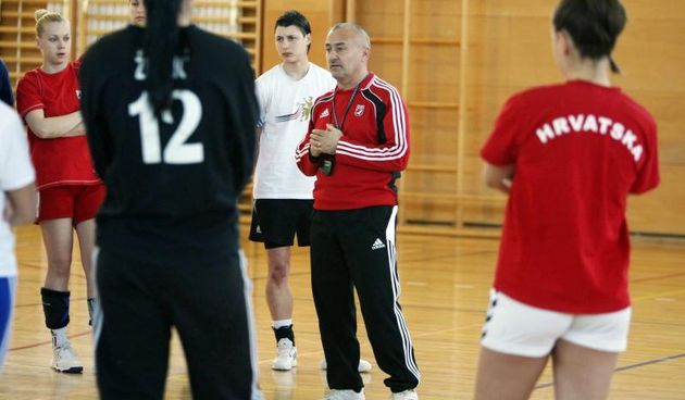 19.03.2013., Ivanic Grad – Hrvatska zenska rukometna reprezentacija vrsi pripreme uoci utakmice sa Crnom Gorom. Rukometasice na treningu u gradskoj dvorani. Photo: Goran Jakus/PIXSELL