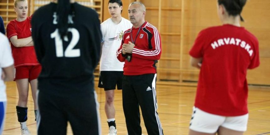 19.03.2013., Ivanic Grad – Hrvatska zenska rukometna reprezentacija vrsi pripreme uoci utakmice sa Crnom Gorom. Rukometasice na treningu u gradskoj dvorani. Photo: Goran Jakus/PIXSELL 19.03.2013., Ivanic Grad – Hrvatska zenska rukometna reprezentacija vrsi pripreme uoci utakmice sa Crnom Gorom. Rukometasice na treningu u gradskoj dvorani. Photo: Goran Jakus/PIXSELL