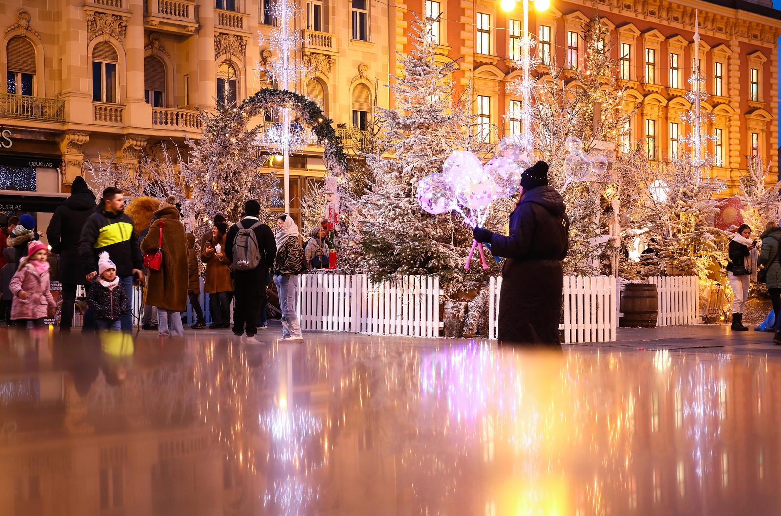 Zagrebački Advent na Trgu bana Jelačića