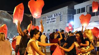 U Vodicama pušteni lampioni za tragično stradale vatrogasce na Kornatima U Vodicama pušteni lampioni za tragično stradale vatrogasce na Kornatima