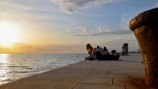 Zadar: Turisti uživaju u zalasku sunca
