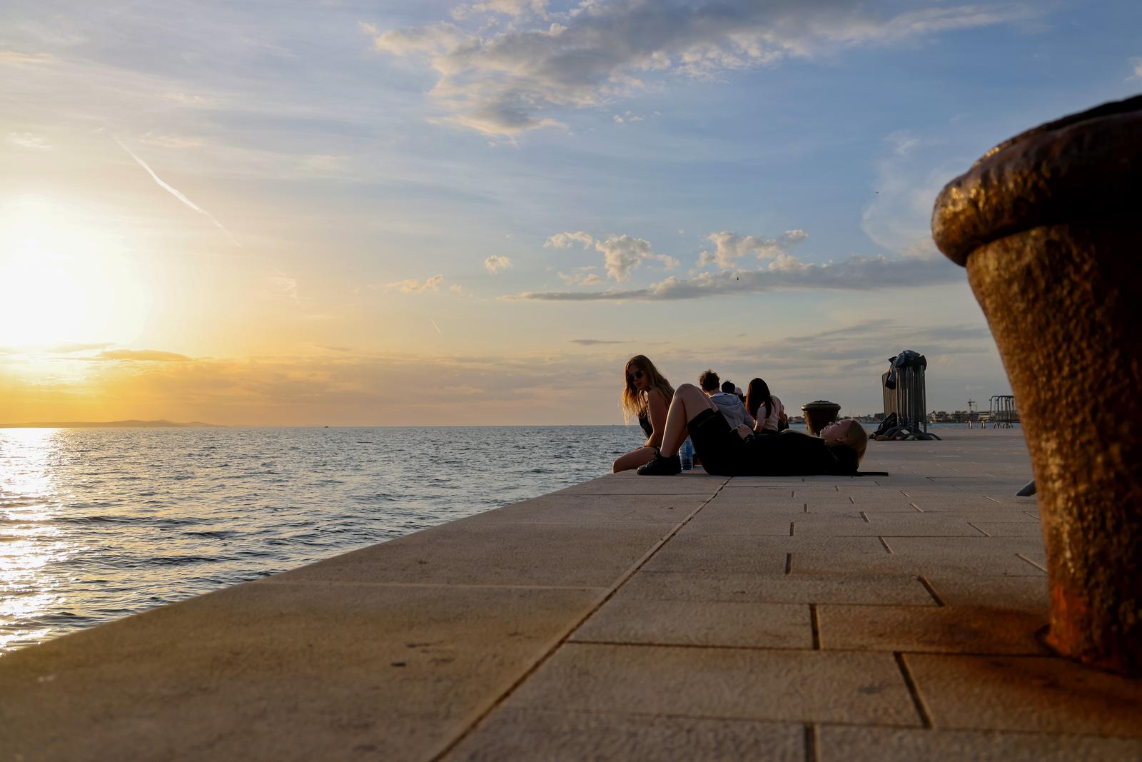 Zadar: Turisti uživaju u zalasku sunca