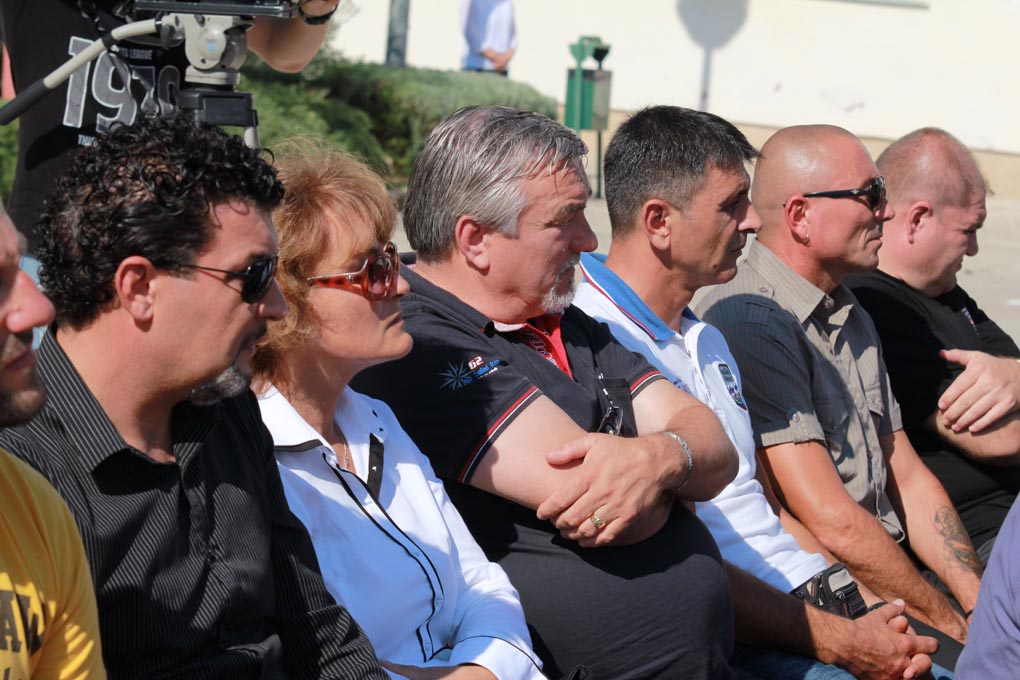 U prigodi Dana hrvatske policije i njihovog zaštitnika Sv.Mihovila danas je u PU Zadarskoj održana prigodna svečanost.U nastavku svečanosti, pokaznu vježbu samoobrane izveli su pripadnici interventne jedinice PU Zadarske te su podijeljena priznanja nagrađ U prigodi Dana hrvatske policije i njihovog zaštitnika Sv.Mihovila danas je u PU Zadarskoj održana prigodna svečanost.U nastavku svečanosti, pokaznu vježbu samoobrane izveli su pripadnici interventne jedinice PU Zadarske te su podijeljena priznanja nagrađ