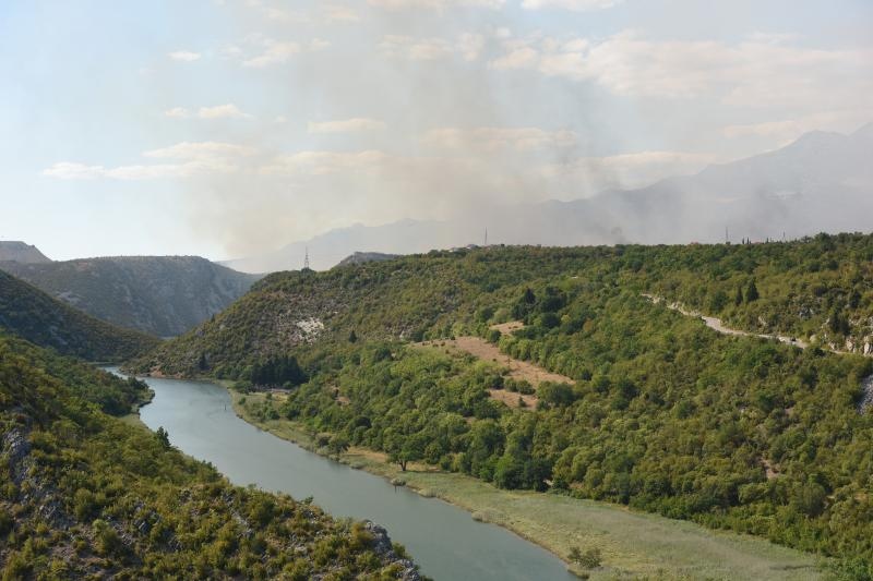 Jaka bura otežava gašenje požara kod Obrovca