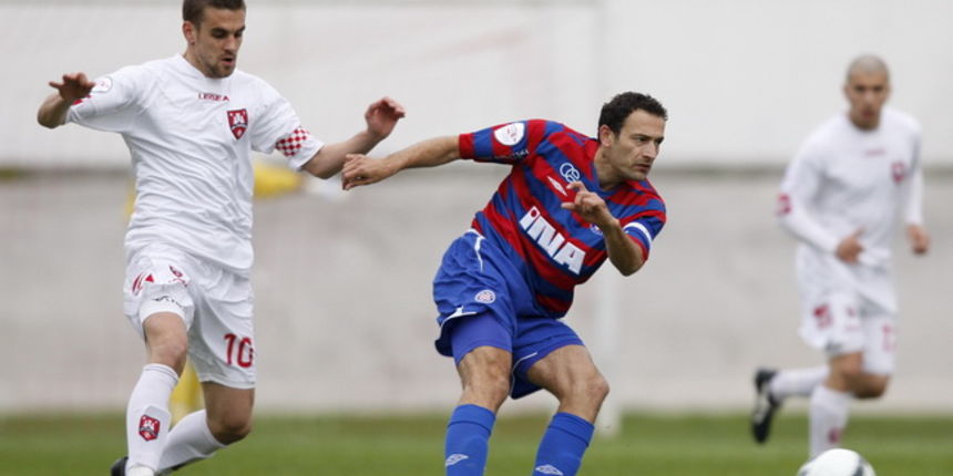 Zagreb, 020410. Stadion NK Zagreba u Kranjcevicevoj. Utakmica T-Com 1. HNL, 23. kolo. Zagreb – Hajduk. Na fotografiji: Ivan Parlov i Josip Skoko. Foto: Ronald Gorsic / CROPIX Zagreb, 020410. Stadion NK Zagreba u Kranjcevicevoj. Utakmica T-Com 1. HNL, 23. kolo. Zagreb – Hajduk. Na fotografiji: Ivan Parlov i Josip Skoko. Foto: Ronald Gorsic / CROPIX