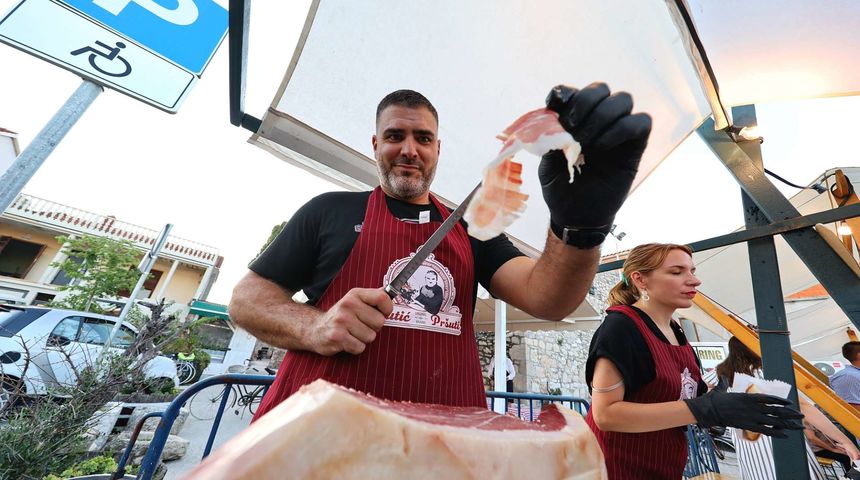 Festival pršuta i vina u Sukošanu Festival pršuta i vina u Sukošanu