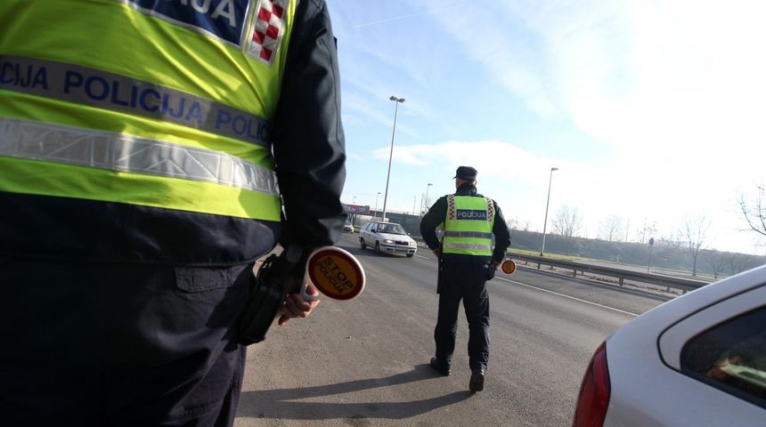 Prometna policija, policija na cesti Prometna policija, policija na cesti