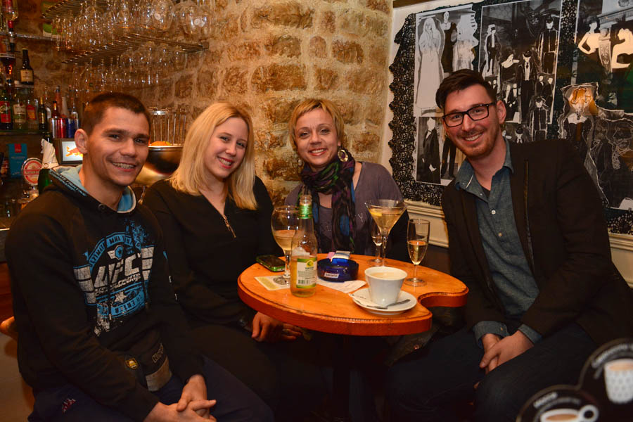 U caffe galeriji “Đina” otvorena izložba “Gospoda Glembajevi” U caffe galeriji “Đina” otvorena izložba “Gospoda Glembajevi”