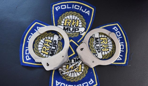 Policija, Lisice, Uhićenje