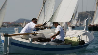 Betina, 150811.
9. Regata za dusu i tilo, regata tradicionalnih brodova na latinsko jedro
Na slici: drugoplasirani Damir Corkao na svojoj gajeti
Foto: Bozo Vukicevic / CROPIX Betina, 150811.
9. Regata za dusu i tilo, regata tradicionalnih brodova na latinsko jedro
Na slici: drugoplasirani Damir Corkao na svojoj gajeti
Foto: Bozo Vukicevic / CROPIX