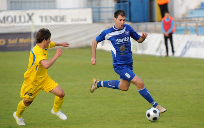 Zadar, 230411. Nogomet, 26. kolo prve hrvatske nogometne lige : Zadar – Inter. Stadion na stanovima. Na fotografiji : Igrac Zadra Marin Con. Foto : Andrija Lucic / cropix Zadar, 230411. Nogomet, 26. kolo prve hrvatske nogometne lige : Zadar – Inter. Stadion na stanovima. Na fotografiji : Igrac Zadra Marin Con. Foto : Andrija Lucic / cropix
