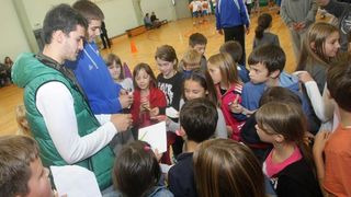 Ogledni košarkaški trening ŠK Zadar u OŠ “Šime Budinić”. Foto: Dino Stanin/PIXSELL