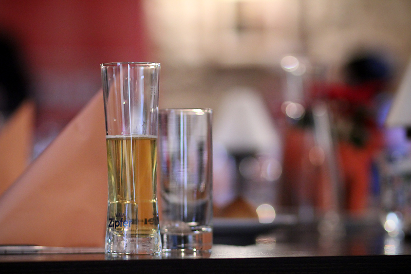 Restoran Atriji na Poluotoku. Karlovacka pivovara organizirala je degustaciju domaceg i stranog piva iz svog portfelja, te portfelja Heineken-a. Foto-SAŠA ČUKA Restoran Atriji na Poluotoku. Karlovacka pivovara organizirala je degustaciju domaceg i stranog piva iz svog portfelja, te portfelja Heineken-a. Foto-SAŠA ČUKA