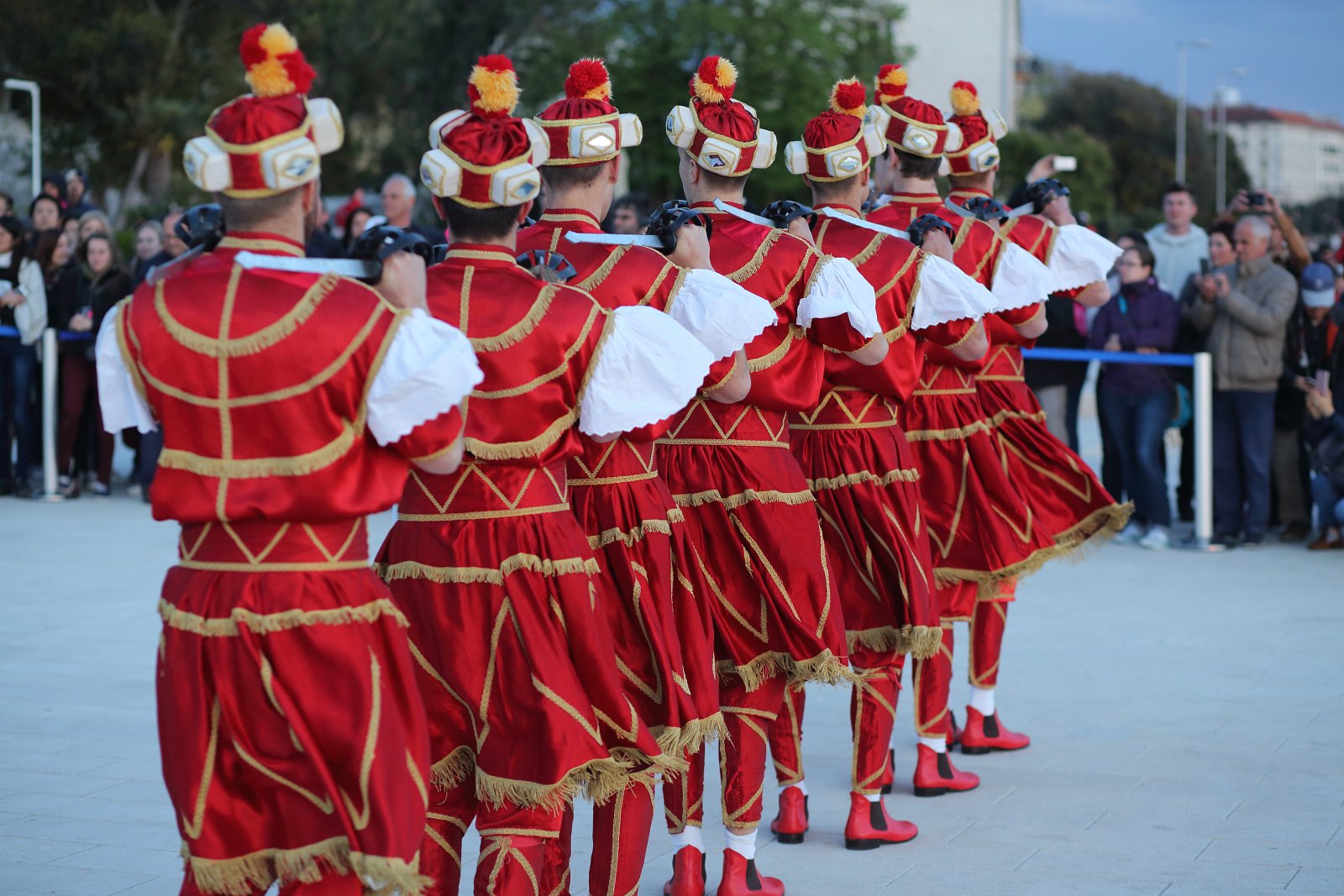 HGD Sv. Cecilija izvelo korčulanski viteški ples “Moreška” na Pozdravu suncu