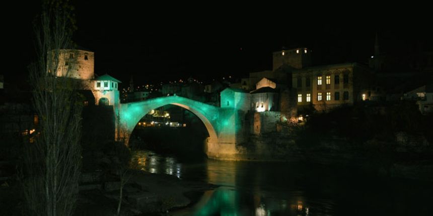 Mostarski Stari most zelen u znak podrške stanovnicima Alepa
