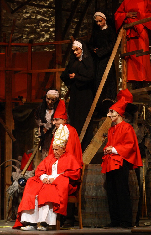 Zadar, 181010.
Kazalista lutaka Zadar u crkvi Sv. Dominika, veceras je premijerno izvelo predstava Michelangelo Buonarroti nastala prema drami Miroslava Krleze. Reziju i prilagodbu teksta potpisuje Drazen Ferencina, Michelangela igra Zlatko Kosta, a lik p Zadar, 181010.
Kazalista lutaka Zadar u crkvi Sv. Dominika, veceras je premijerno izvelo predstava Michelangelo Buonarroti nastala prema drami Miroslava Krleze. Reziju i prilagodbu teksta potpisuje Drazen Ferencina, Michelangela igra Zlatko Kosta, a lik p