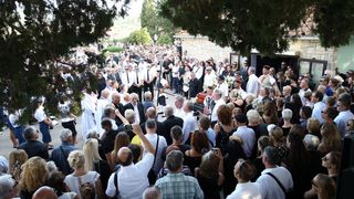 Posljednji ispraćaj Olivera Dragojevića na groblju Sveti Roko u Veloj Luci Posljednji ispraćaj Olivera Dragojevića na groblju Sveti Roko u Veloj Luci