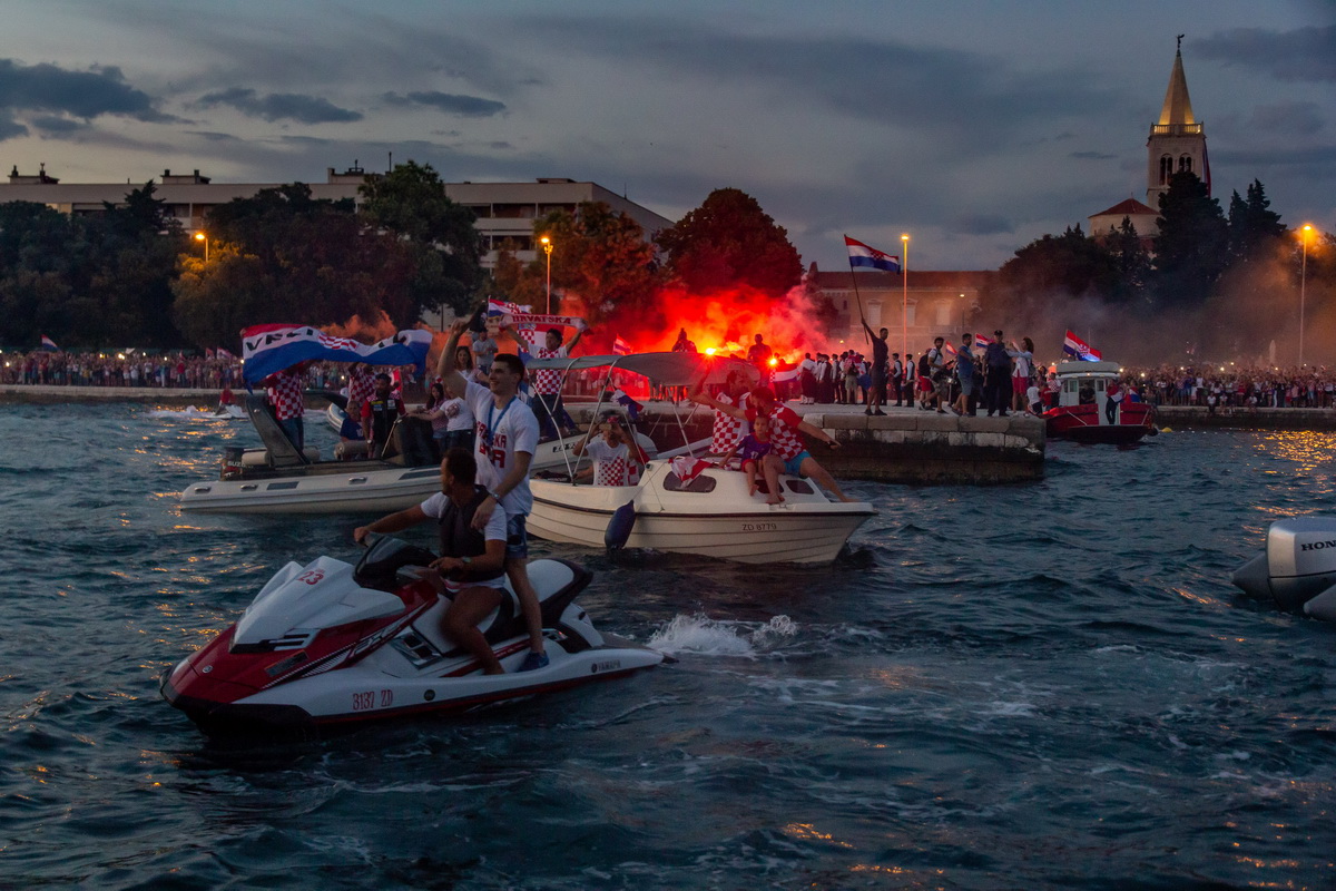 Veličanstven doček četvorice zadarskih Vatrenih od Gradskog mosta do Foruma