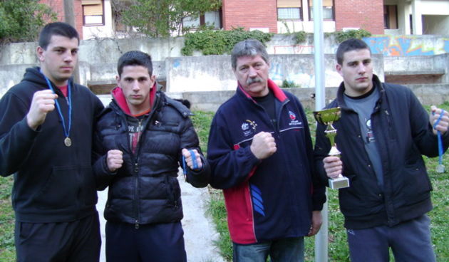 Dragan Vidaić sa svojim boksačima, Foto: K.Gj