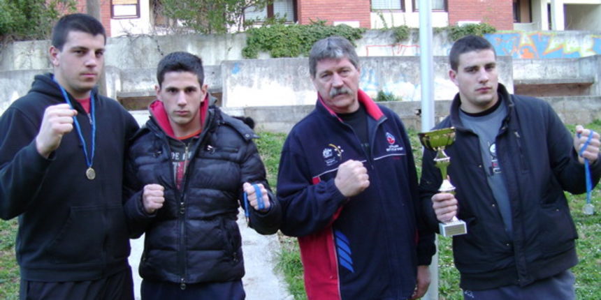 Dragan Vidaić sa svojim boksačima, Foto: K.Gj