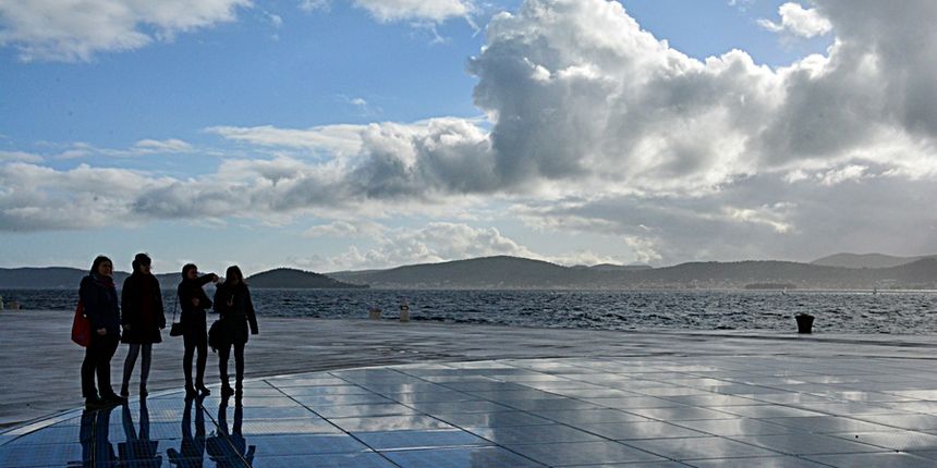 Đir po gradu 25. veljače, foto: Kristina Kajić //Bura, oblaci, gradZadar Đir po gradu 25. veljače, foto: Kristina Kajić //Bura, oblaci, gradZadar