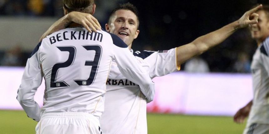 Los Angeles Galaxy’s Robbie Keane celebrates with teammate David Beckham  // Reuters