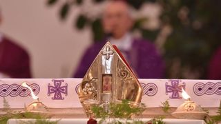 Kistanje: Zadarski nadbiskup Želimir Puljić blagoslovio relikvije sv. Nikole. Foto: Hrvoje Jelavić/PIXSELL Kistanje: Zadarski nadbiskup Želimir Puljić blagoslovio relikvije sv. Nikole. Foto: Hrvoje Jelavić/PIXSELL