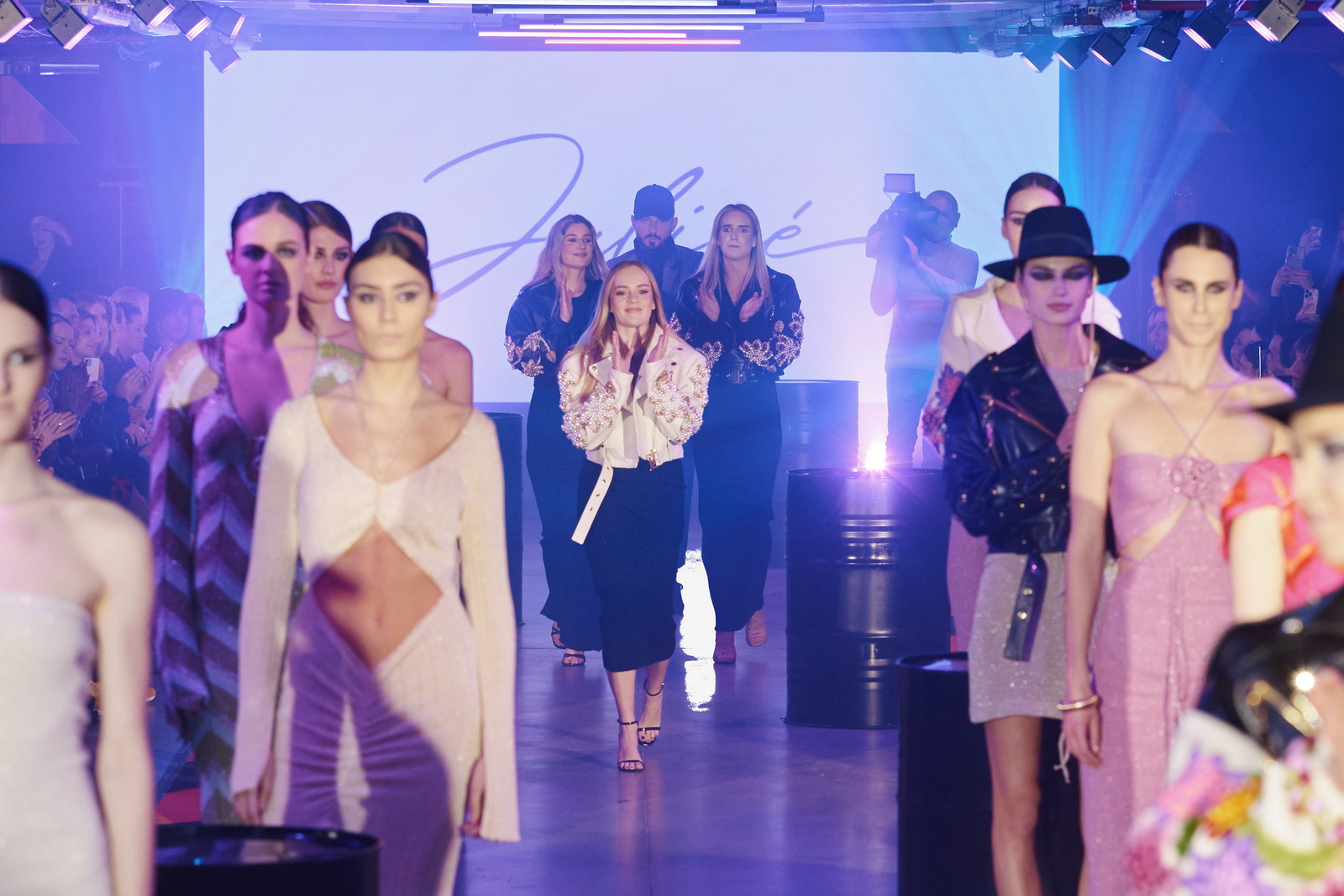 Domaći dizajneri u Biogradu predstavili kolekcije za aktualnu sezonu Domaći dizajneri u Biogradu predstavili kolekcije za aktualnu sezonu