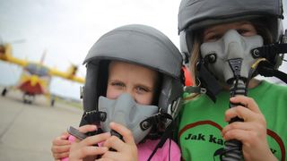 Štićenici humanitarne udruge “Jak kao Jakov” u posjeti zračnoj bazi Zemunik, Foto: Filip Brala/PIXSELL Štićenici humanitarne udruge “Jak kao Jakov” u posjeti zračnoj bazi Zemunik, Foto: Filip Brala/PIXSELL