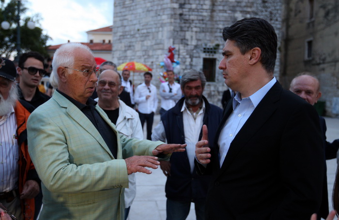 Zadar, 120513.
Trg pet bunara, Poluotok. 
Predizborni skup SDP-a na kojem je sudjelovao predsjednik stranke Zoran Milanovic. Na skupu je predstavljen i kandidat za gradonacelnika Zadra Ivo Bilic. Na fotografiji: Zoran Milanovic i Ivica Mastruko.
Foto: Jur