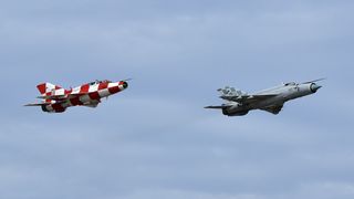 Vježbe pilota borbenih MIG-ova Vježbe pilota borbenih MIG-ova