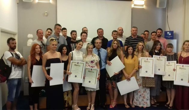 Diplome za 43 majstora s 13 različitih majstorskih zvanja