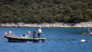 Ekološka manifestacija “Uz more, za more: zelena misija za održivu budućnost Hrvatske” održala se danas na plivarici Škoda koja je jutros u 11 sati isplovila iz zadarske luke Gaženica prema Ugljanu gdje će se provela akcija izvlačenja odbačenih ribarskih Ekološka manifestacija “Uz more, za more: zelena misija za održivu budućnost Hrvatske” održala se danas na plivarici Škoda koja je jutros u 11 sati isplovila iz zadarske luke Gaženica prema Ugljanu gdje će se provela akcija izvlačenja odbačenih ribarskih