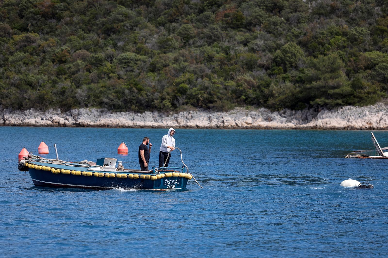Ekološka manifestacija “Uz more, za more: zelena misija za održivu budućnost Hrvatske” održala se danas na plivarici Škoda koja je jutros u 11 sati isplovila iz zadarske luke Gaženica prema Ugljanu gdje će se provela akcija izvlačenja odbačenih ribarskih Ekološka manifestacija “Uz more, za more: zelena misija za održivu budućnost Hrvatske” održala se danas na plivarici Škoda koja je jutros u 11 sati isplovila iz zadarske luke Gaženica prema Ugljanu gdje će se provela akcija izvlačenja odbačenih ribarskih
