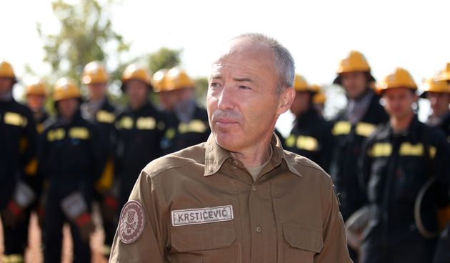 Ministar Krstičević obišao opožareno područje i vatrogasce iz sastava OS RH: ‘Hvala dragom Bogu, nitko nije stradao’