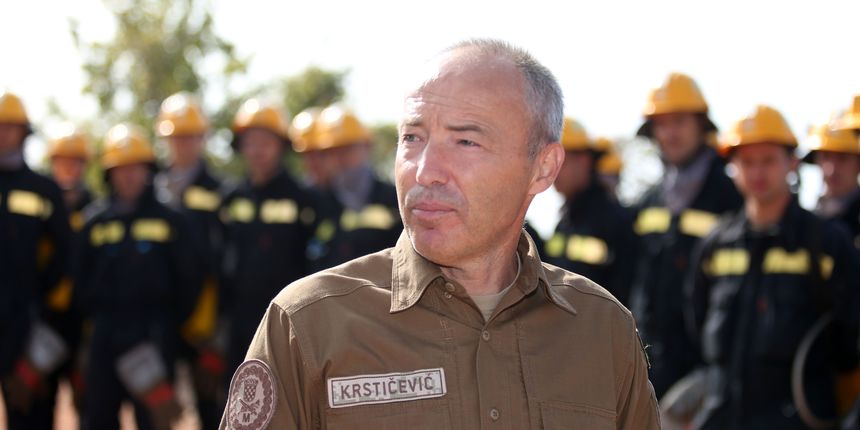 Ministar Krstičević obišao opožareno područje i vatrogasce iz sastava OS RH: ‘Hvala dragom Bogu, nitko nije stradao’