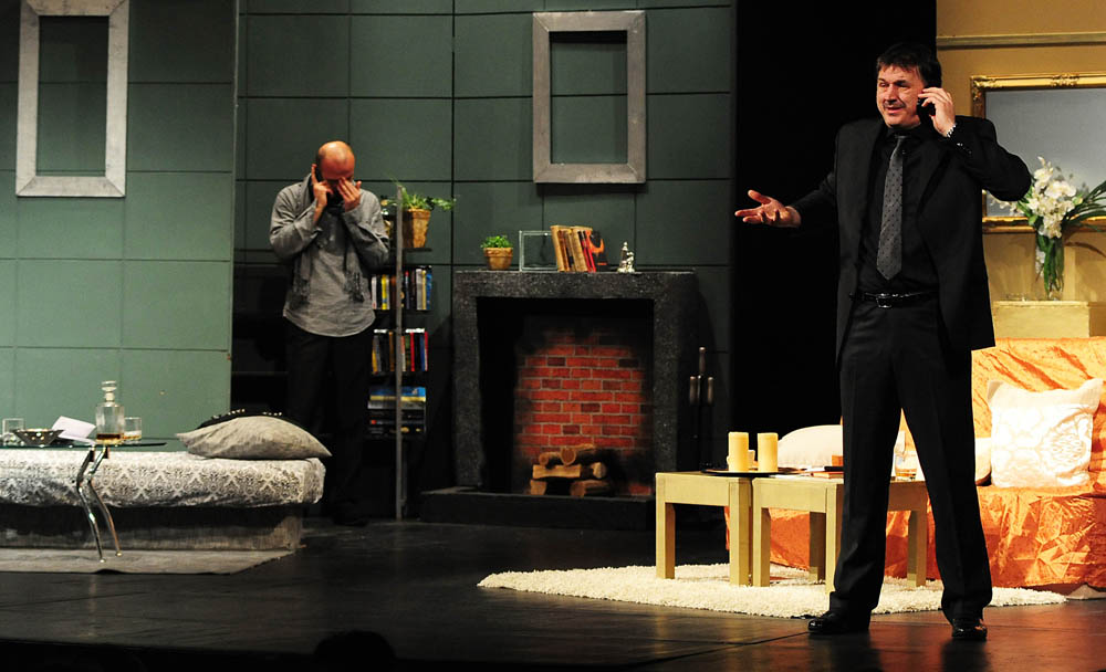 Zadar, 06.11.2012. snimio: Nenad Marčev
Gradsko kazalište Sisak &
Kazališna družina AMICRO
Mario Fratti:
PRIJATELJI(CE), komedija
redatelj: Boris B. Hrovat
igraju: Goran Grgić, Nada Abrus,
Dunja Sepčić, Igor Golub
Dvorana HNK Zadar Zadar, 06.11.2012. snimio: Nenad Marčev
Gradsko kazalište Sisak &
Kazališna družina AMICRO
Mario Fratti:
PRIJATELJI(CE), komedija
redatelj: Boris B. Hrovat
igraju: Goran Grgić, Nada Abrus,
Dunja Sepčić, Igor Golub
Dvorana HNK Zadar