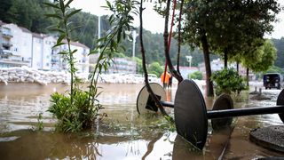 Obrovac: Poplava se polako povlači, stanovnici spašavaju stvari iz domova