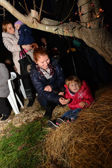 Diklo: Na Bunarima na blagdan sv. Stjepana uprilične žive jaslice Udruge Kveštura. Foto: Iva Perinčić Diklo: Na Bunarima na blagdan sv. Stjepana uprilične žive jaslice Udruge Kveštura. Foto: Iva Perinčić