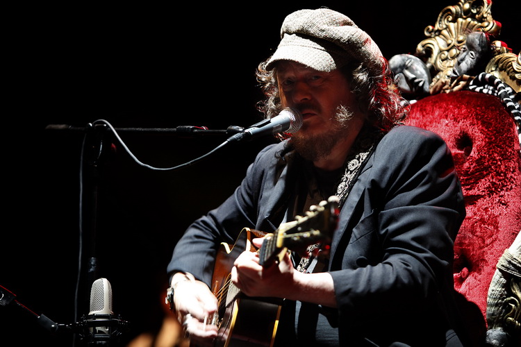 Pula, 180611.
Arena.
Zucchero se koncertom u Areni Puljanima predstavio u sklopu “Chocaback Tour 2011” turneje . Ovo mu je treci put da nastupa u Pulskoj Areni.
Na fotografiji: Zucchero.
Foto: Srecko Niketic / CROPIX Pula, 180611.
Arena.
Zucchero se koncertom u Areni Puljanima predstavio u sklopu “Chocaback Tour 2011” turneje . Ovo mu je treci put da nastupa u Pulskoj Areni.
Na fotografiji: Zucchero.
Foto: Srecko Niketic / CROPIX