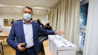 Kandidat za gradonačelnika Marko Vučetić i kandidat za župana Božidar Longin izašli na birališta Kandidat za gradonačelnika Marko Vučetić i kandidat za župana Božidar Longin izašli na birališta