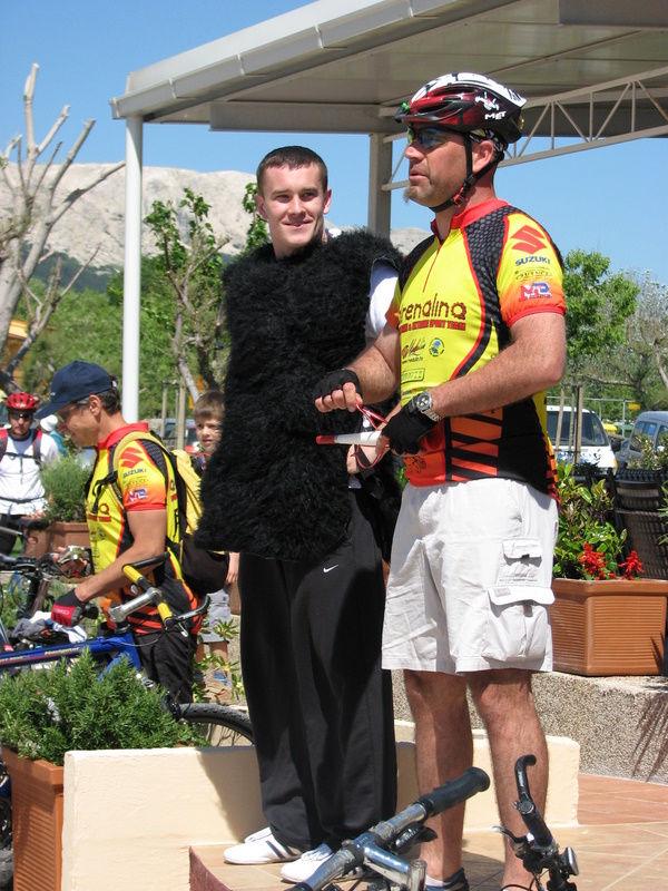 Crna ovca u Baški na otoku Krku Crna ovca u Baški na otoku Krku