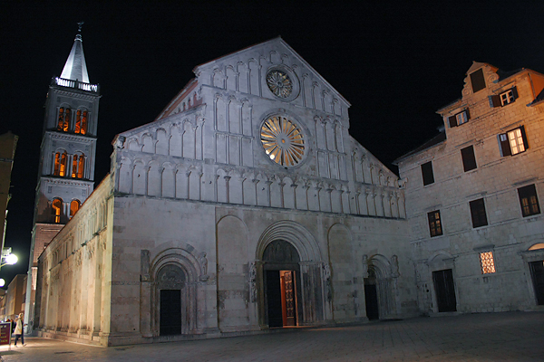 Image 1038695 (auto) Image 1038695 (auto)