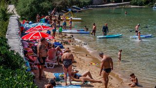 Uvala Lovrečina: Egzotična pješčana oaza na Braču u kojoj su uživali i stari Rimljani Uvala Lovrečina: Egzotična pješčana oaza na Braču u kojoj su uživali i stari Rimljani