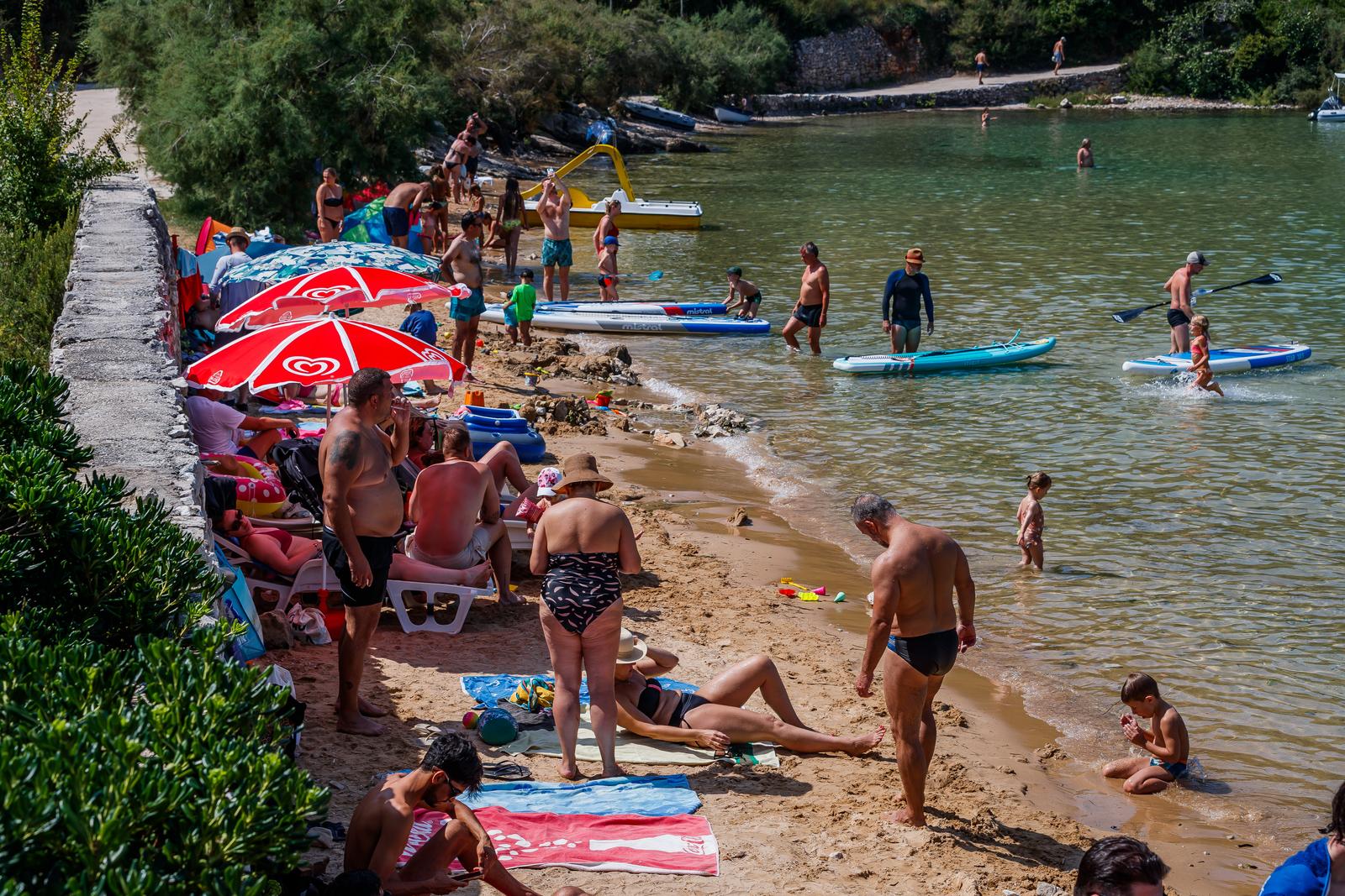 Uvala Lovrečina: Egzotična pješčana oaza na Braču u kojoj su uživali i stari Rimljani Uvala Lovrečina: Egzotična pješčana oaza na Braču u kojoj su uživali i stari Rimljani