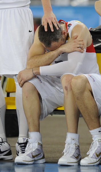 Bydgoszcz, 150909.
Dvorana Sport Arena Luczniczka.
Europsko prvenstvo u kosarci u Poljskoj, drugi krug natjecanja po skupinama 3. kolo grupe E, utakmica izmedju Hrvatske i Njemacke odlucujuca za ulazak u cetvrtfinale.
Na slici: Sven Schultze tuzan zbog po