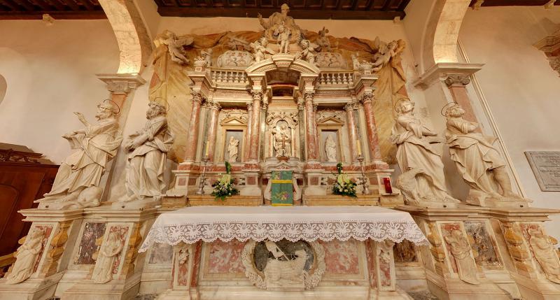 Katedrala sv. Stosije. Danasnja katedrala je trobrodna romanicka gradjevina, ujedno i najveca crkva u Dalmaciji. Unutrasnjost katedrale je monumentalna. Photo: Dino Stanin/PIXSELL